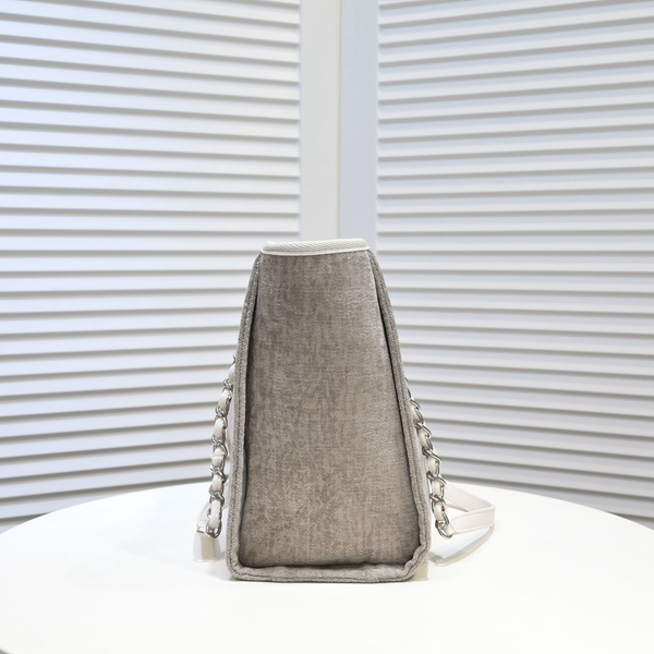 シャネルバッグ背面デザイン